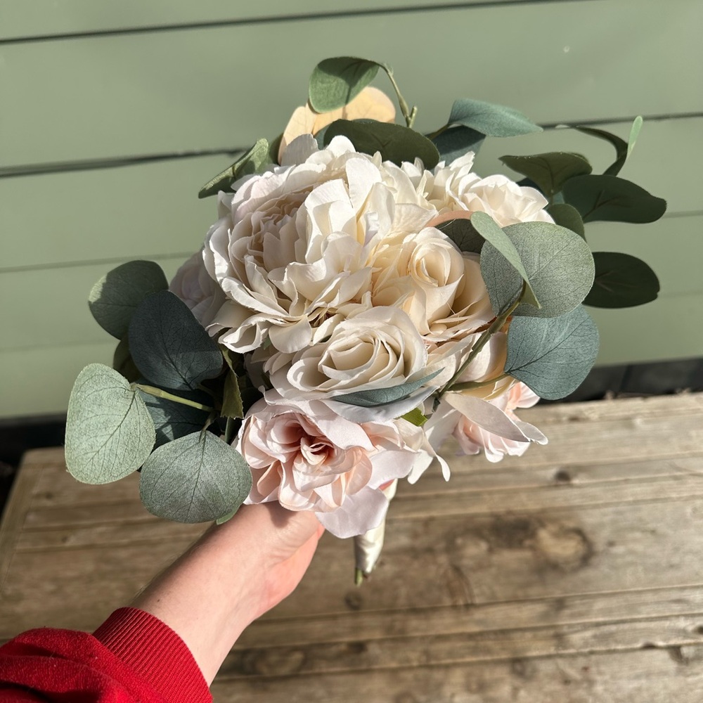 Neutral Tone Bridal Bouquets - Picture 8 of 14